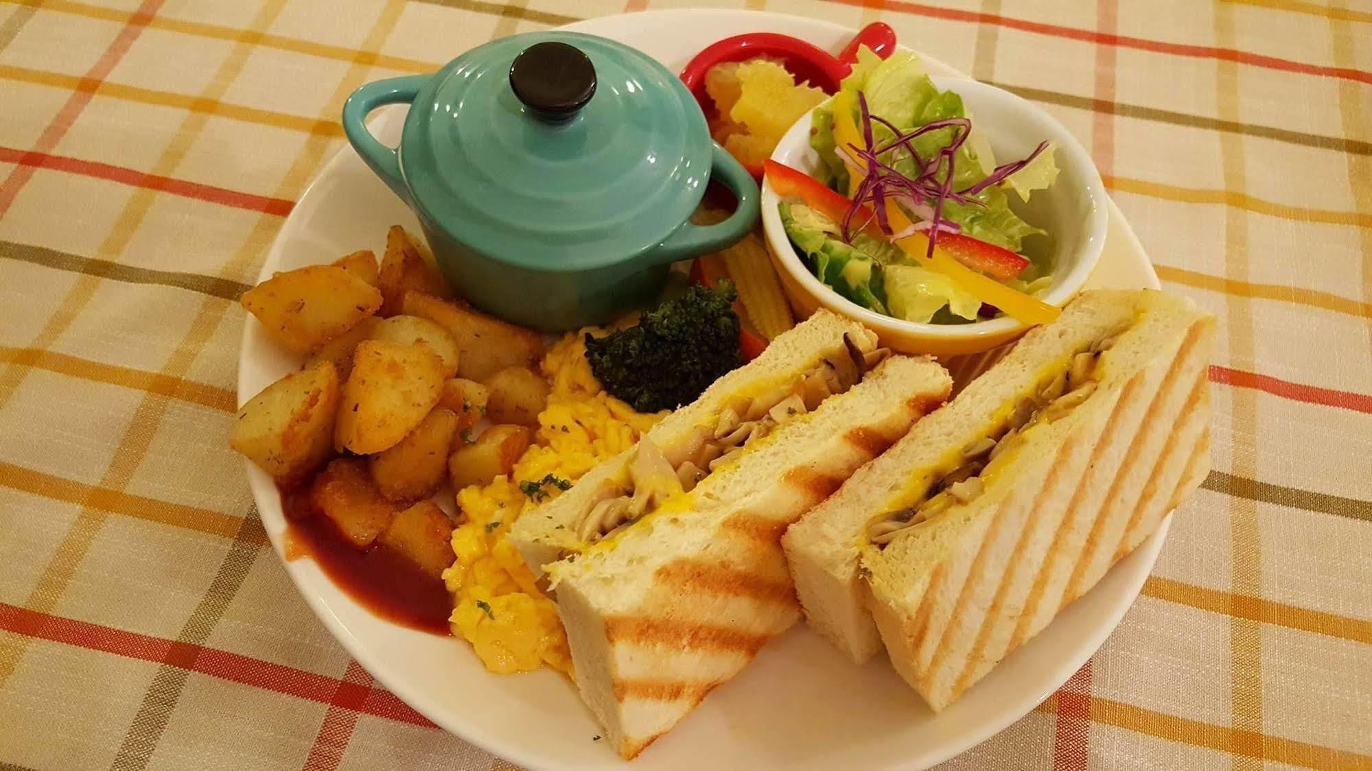Fazhana Village B&B Kota Hualien Bagian luar foto
